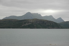 Montagne au loin de Tongue Bay