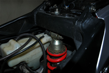 L'amortisseur d'origine : ancrage haut