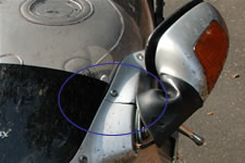 Carénage moto fêlé