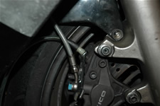 Tuyau transparent sur la vis de purge