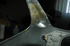 Fibre et résine pour réparer un carénage