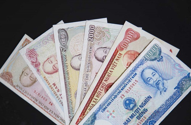 Mơ thấy người khác đưa tiền cho mình nhưng là tiền lẻ Mơ thấy người khác đưa tiền cho mình nhưng là tiền lẻ