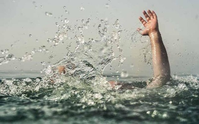 Mơ thấy có người chết đuối ở sông suối, ao hồ là sao